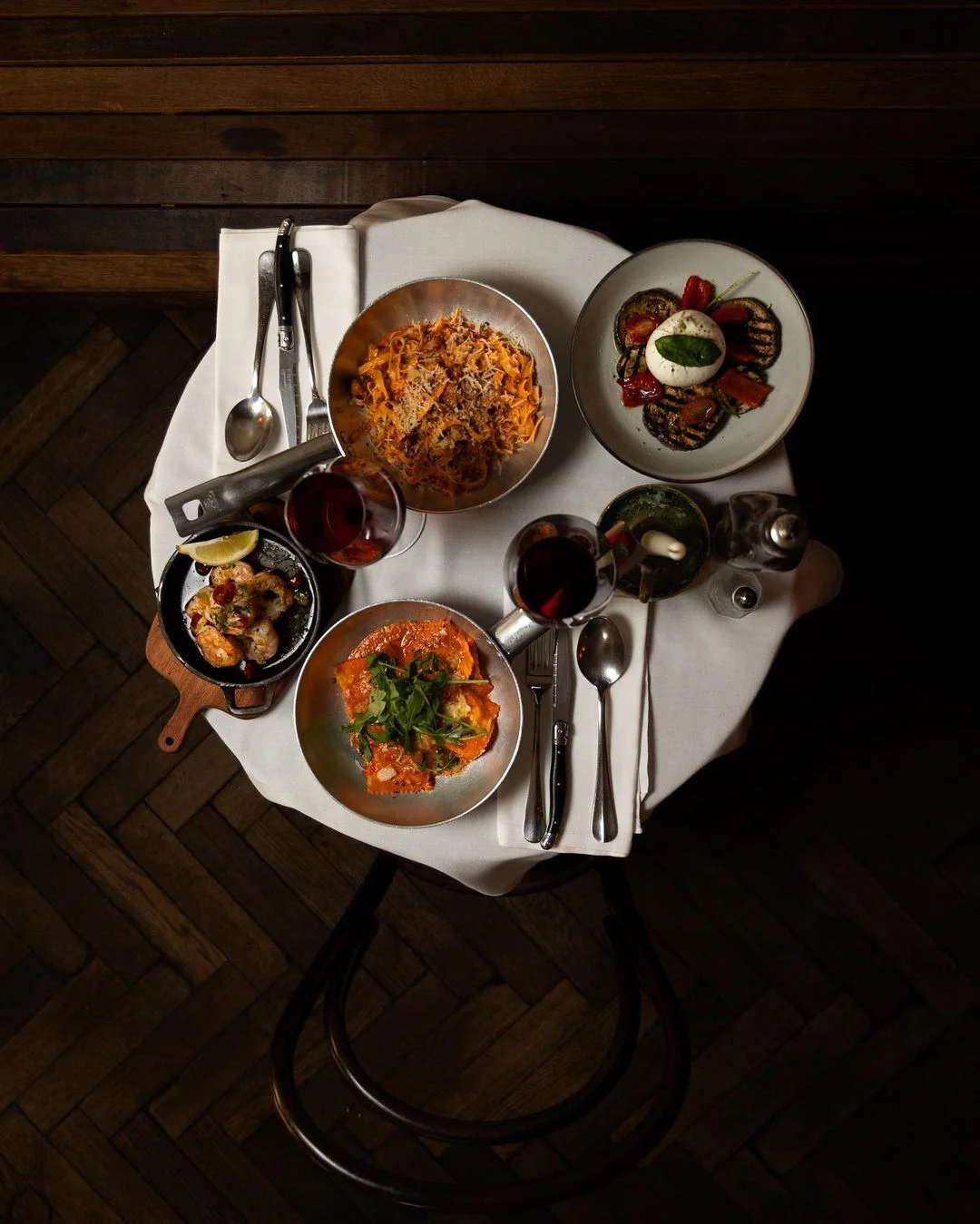 Linguini Italian restaurant hero photo